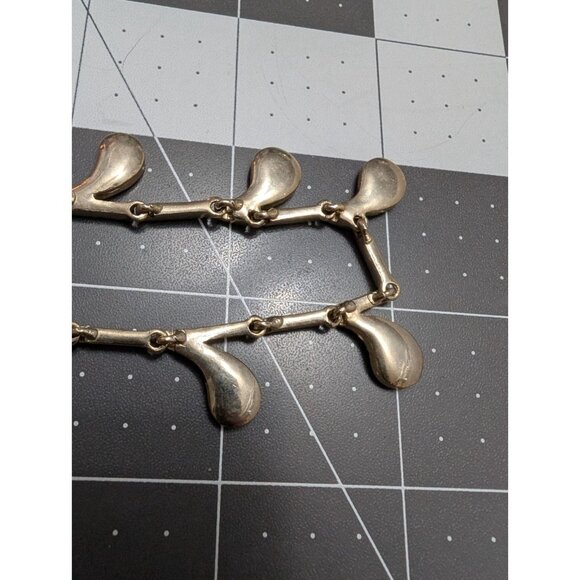 Monet golden tone champagne color rhinestone leaf paisley drop 18" Vtg 70s - Picture 8 of 15